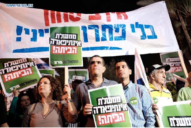 Thousands of Israelis March in Tel Aviv  Calling for Peace Talks with Palestinians 